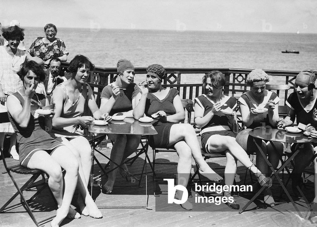 Bathers in Margate, 1926 (b/w photo)