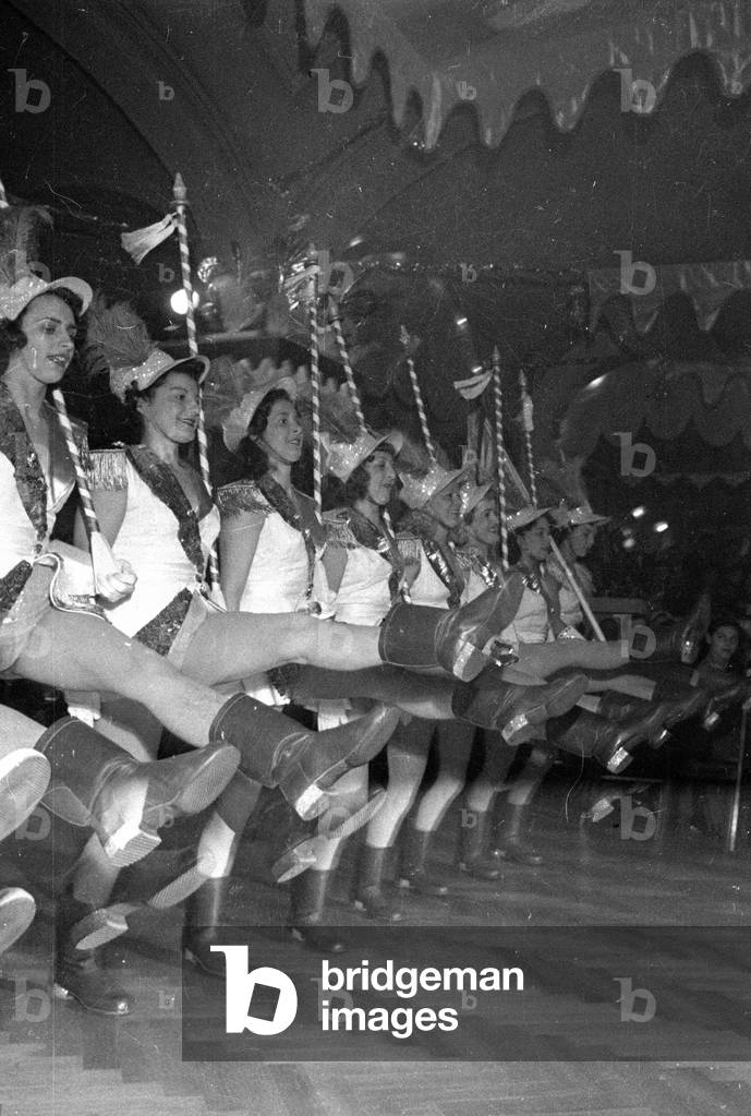 Marching in of the Fasching prince and princess of the Munich Narrhalla, 1952 (b/w photo)