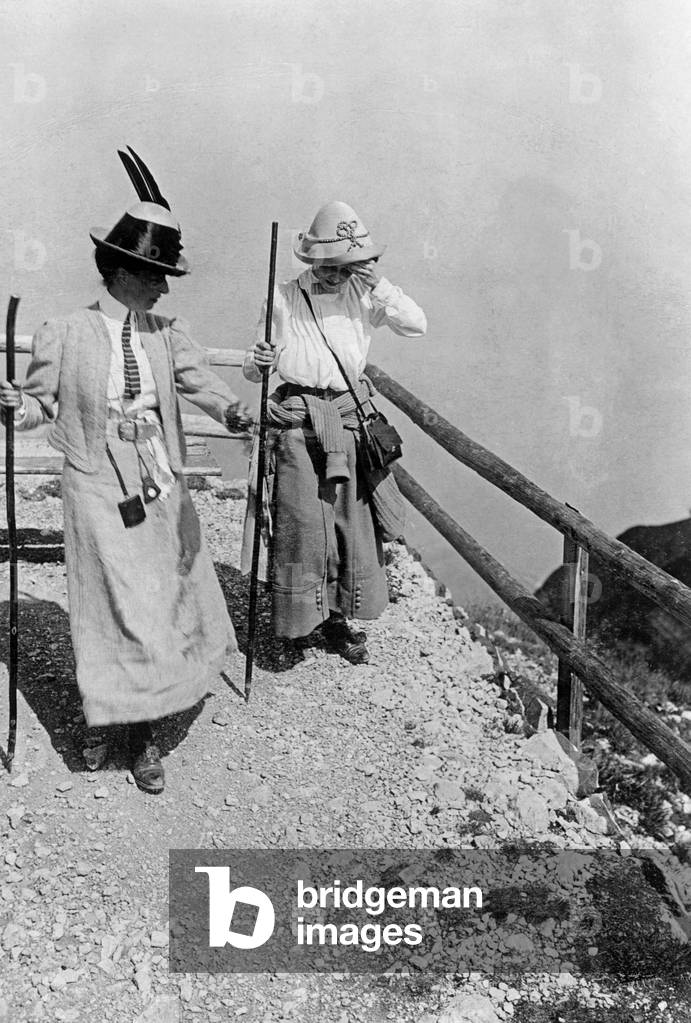 Women in the high mountains, 1911 (b/w photo)