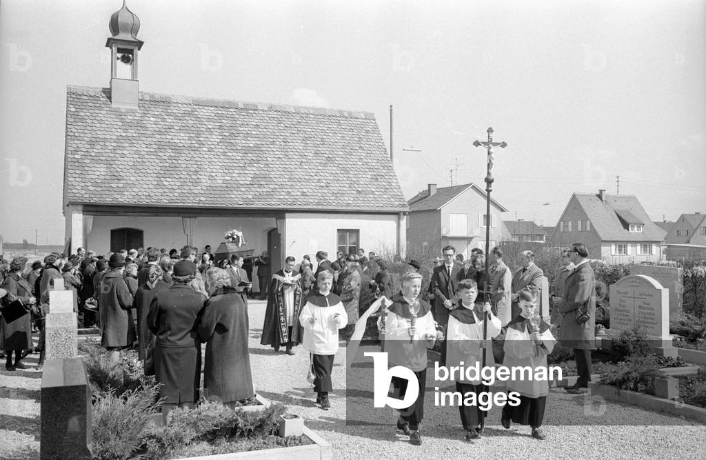 Funeral in Fürstenfeldbruck, 1965 (b/w photo)