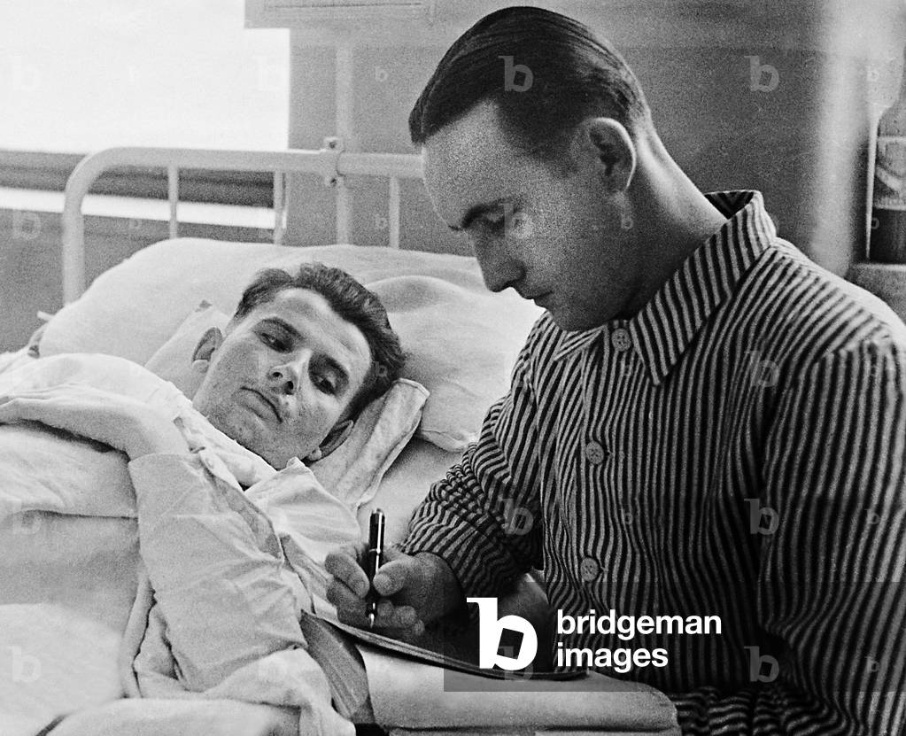 German wounded in a military hospital, 1940 (b/w photo)