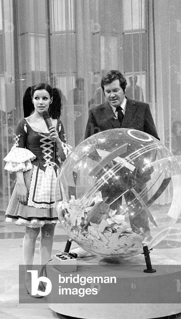 Drawing lots, 1971 (b/w photo)