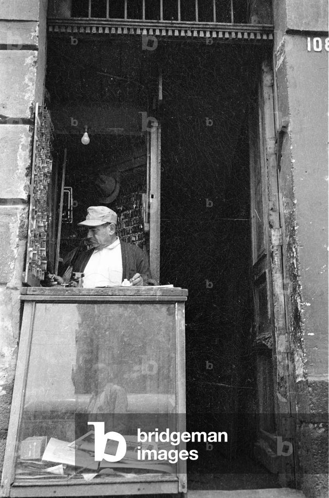 Small shop in Mexico City, 1970 (b/w photo)