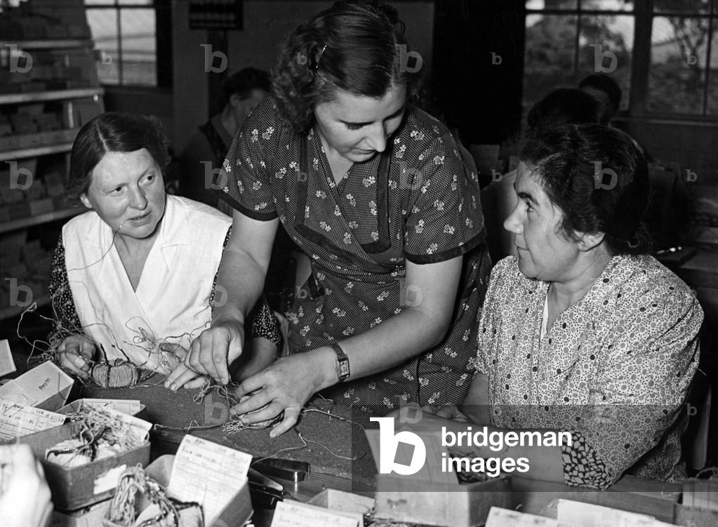 Women in the Armaments Industry, National Socialist Women's League (NS-Frauenschaft), 1940 (b/w photo)