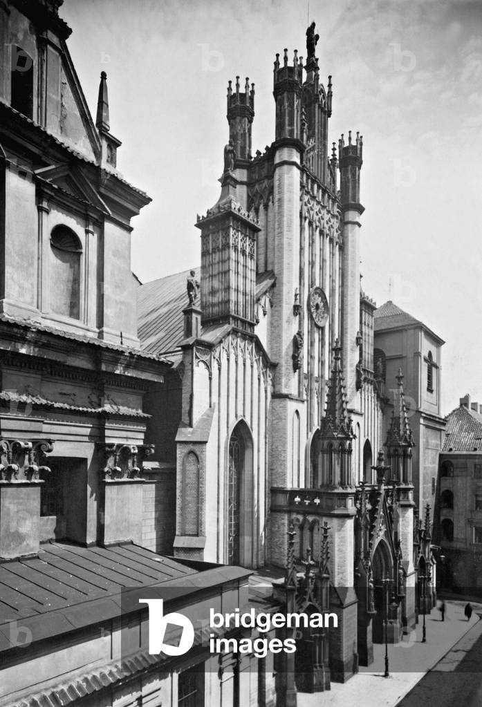 A cathedral in Warsaw (b/w photo)