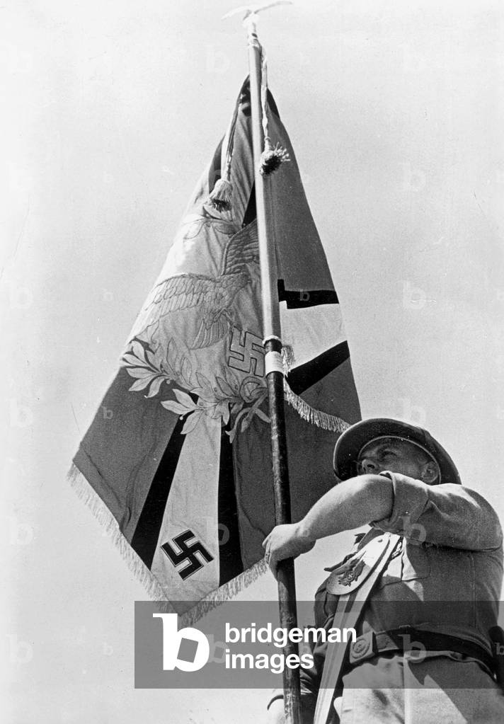 colour guard of the air force, 1941 (b/w photo)