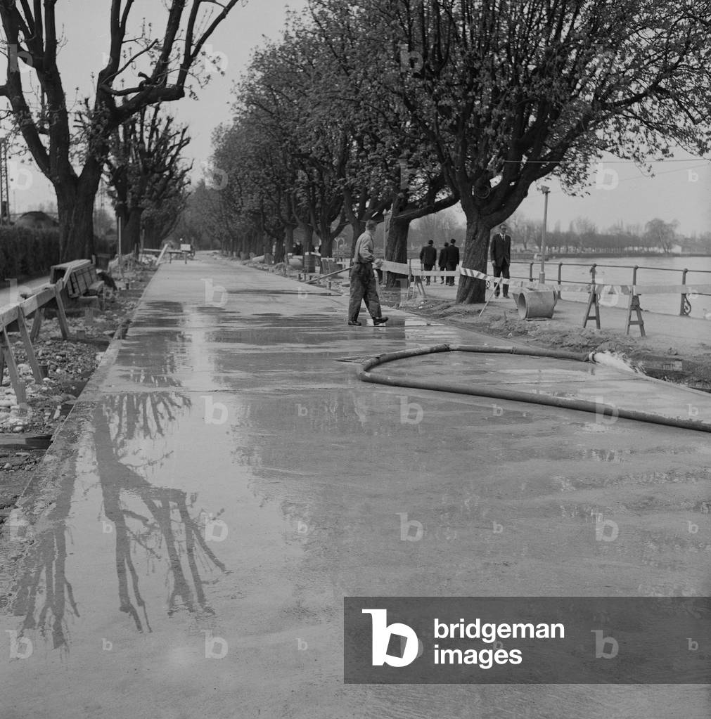 Construction works in Lindau, 1965 (b/w photo)