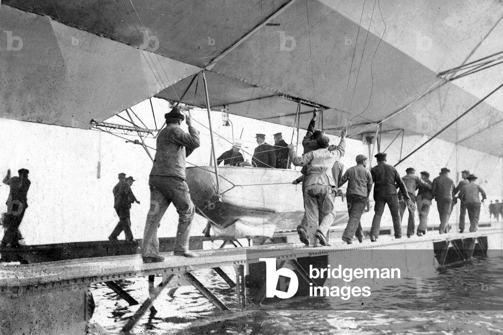 The Zeppelin airship 'LZ 3' before the start in Manzell, 1908 (b/w photo)