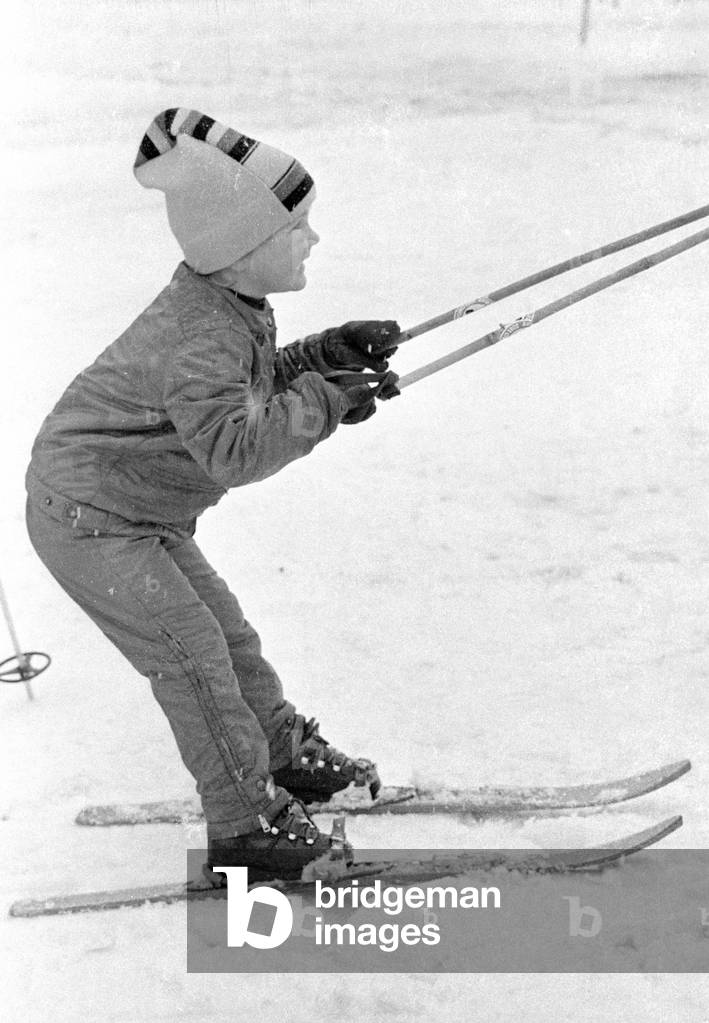Ski course for children in the Skischule Garmisch, 1974 (b/w photo)