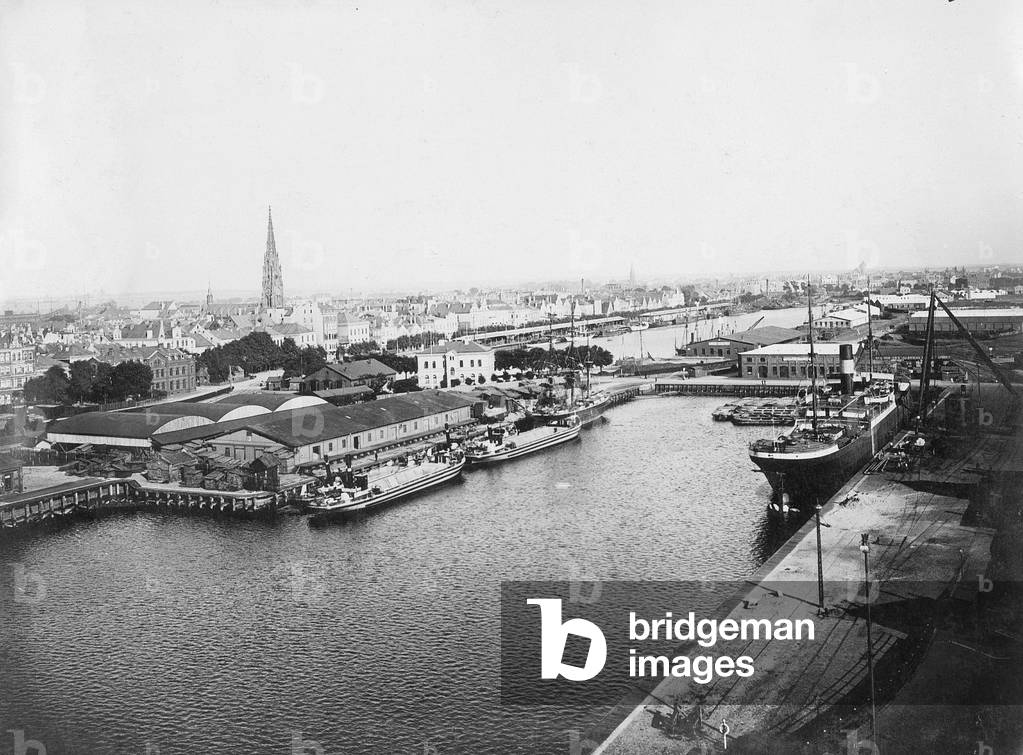 Harbor basin of Bremerhaven, 1927 (b/w photo)