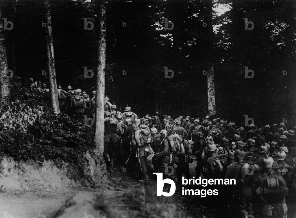German infantry on the march, 1916 (b/w photo)