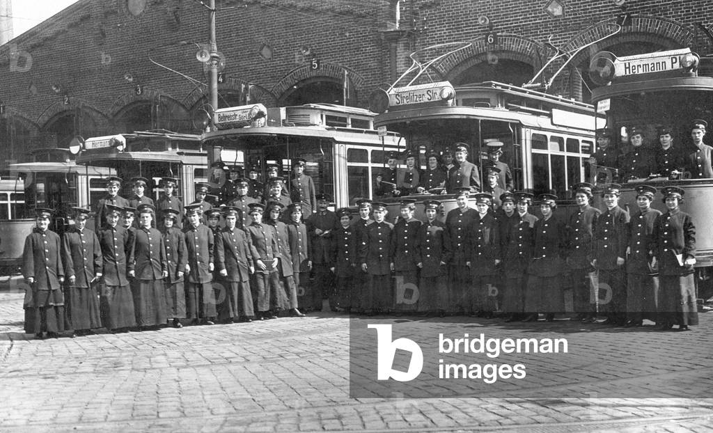 Berliner female tram conductors, 1914 (b/w photo)