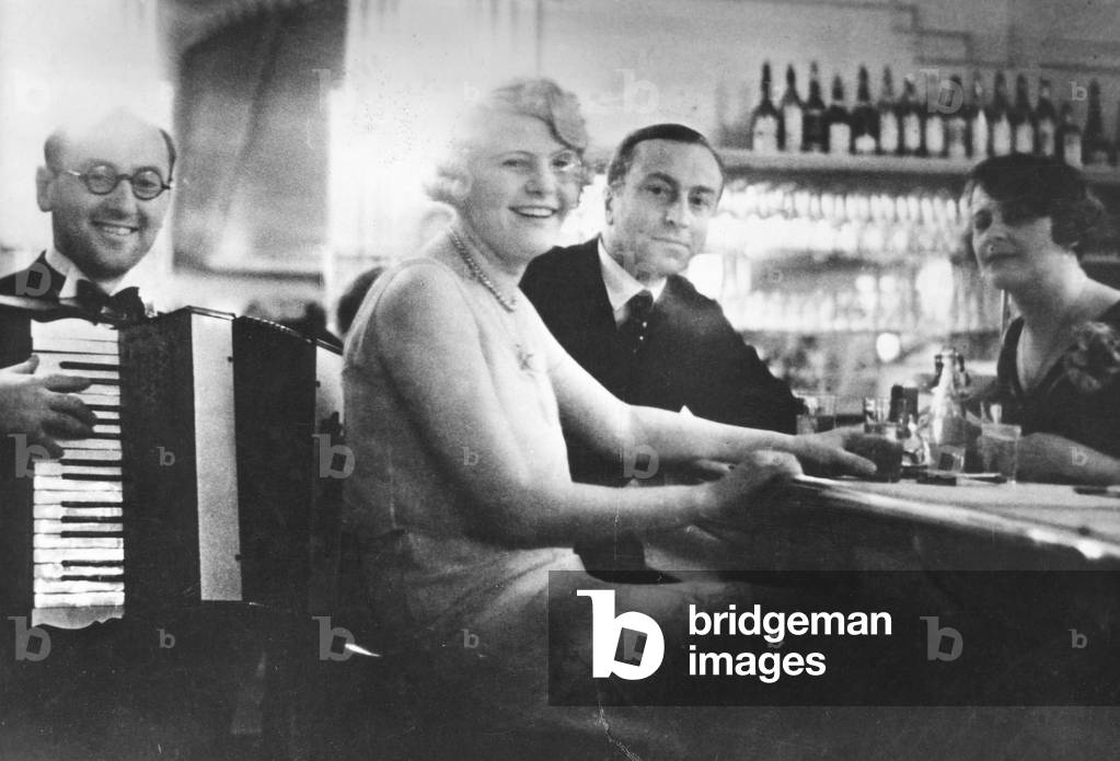 Evening in the Femina-Bar in Berlin, around 1931 (b/w photo)