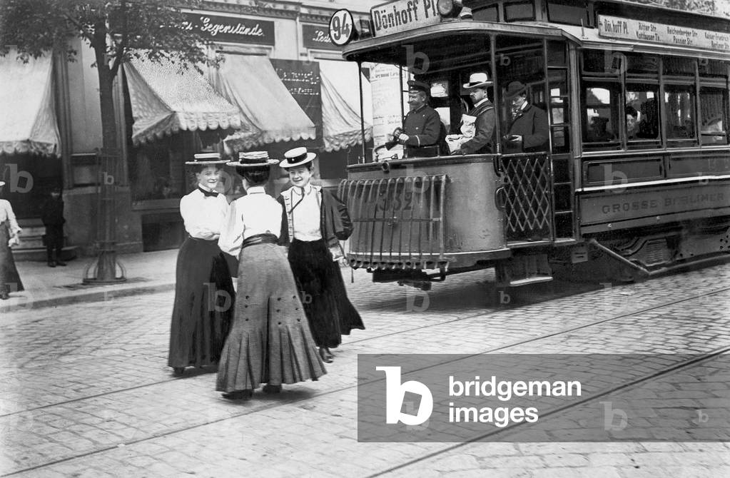 Street scene in Berlin before 1914 (b/w photo)
