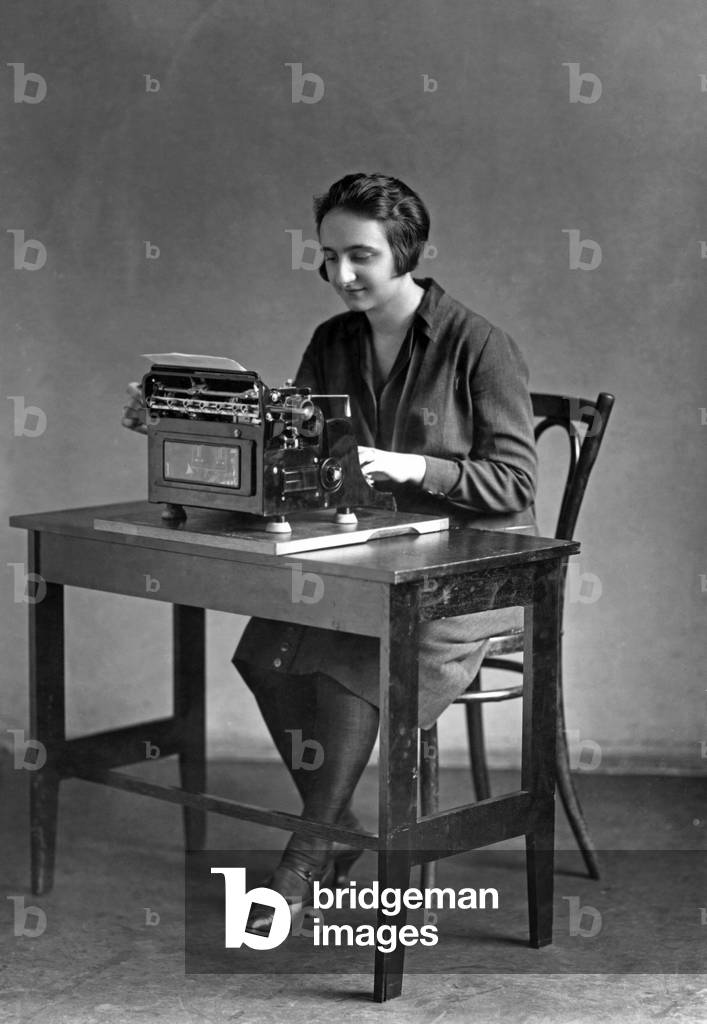 Office worker at the typewriter, 1925 (b/w photo)
