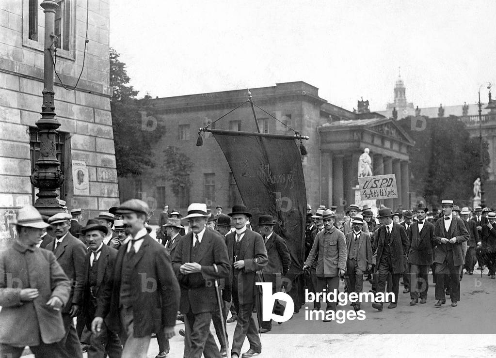 Demonstration of the USPD in Berlin, 1919 (b/w photo)