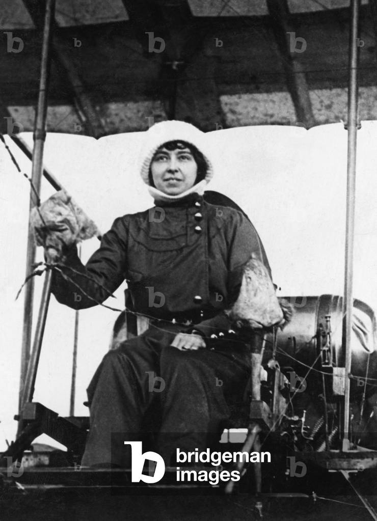 Female belgian aviator Helene Dutrieu, 1913 (b/w photo)