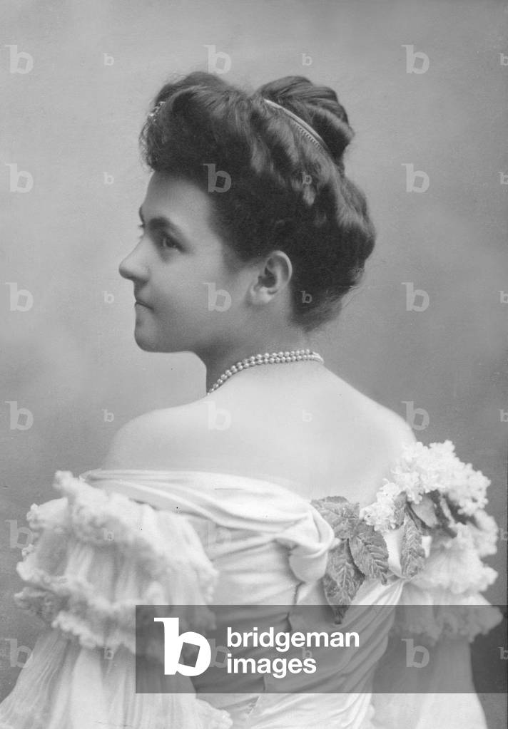 Hermine Reuss Elder Line before her wedding, 1906 (b/w photo)