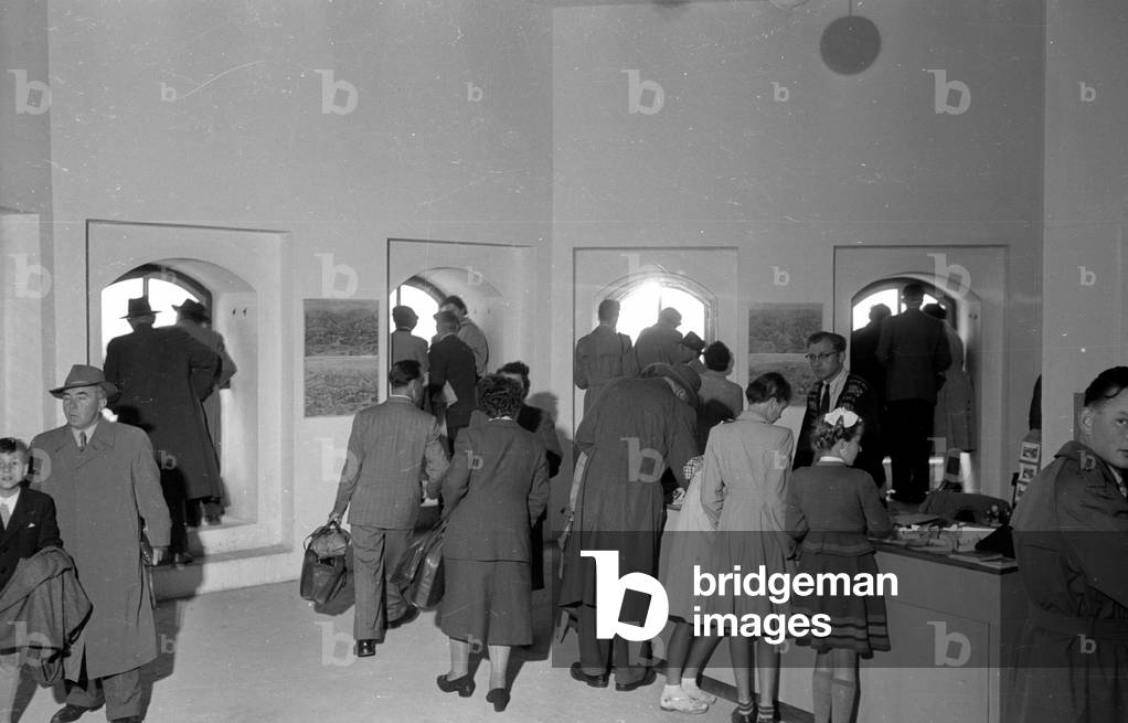 Visitors in the south tower of the Frauenkirche, 1954 (b/w photo)
