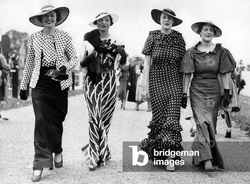 Women in Scotland, 1935 (b/w photo)