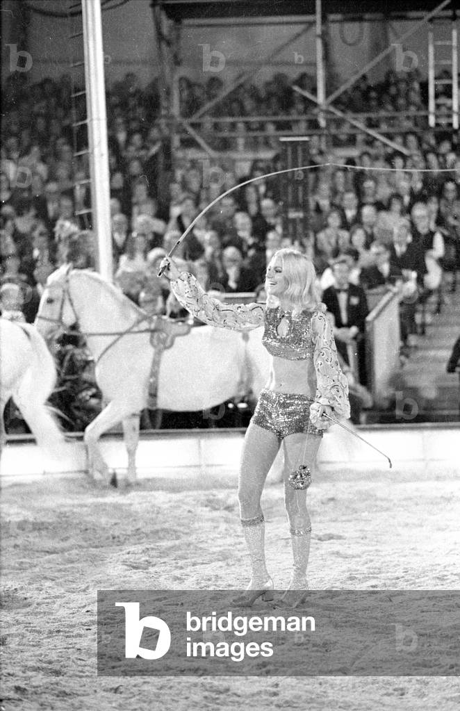 Peggy March in the show Stars in der Manege, 1971 (b/w photo)