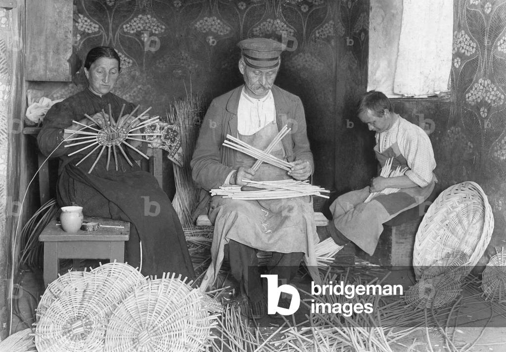 Homeworker in Upper Franconia, 1909 (b/w photo)