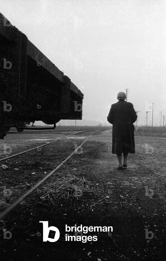 Anna Stadler at the Gundelfingen railway embankment, 1959 (b/w photo)
