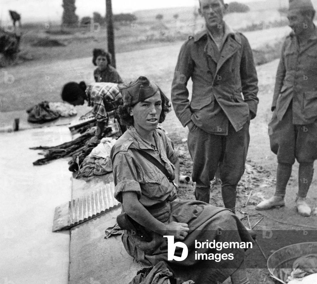 Republican female fighter during the Battle of Talavera near Toledo, 1936