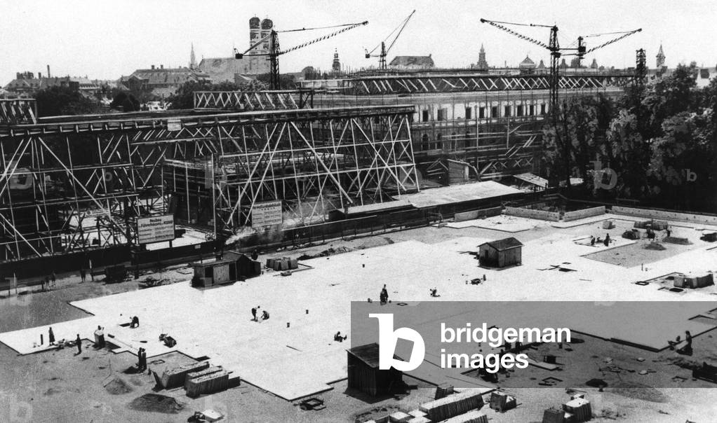 Construction of the Fuehrerhaus on Koenigsplatz in Munich, 1935 (b/w photo)