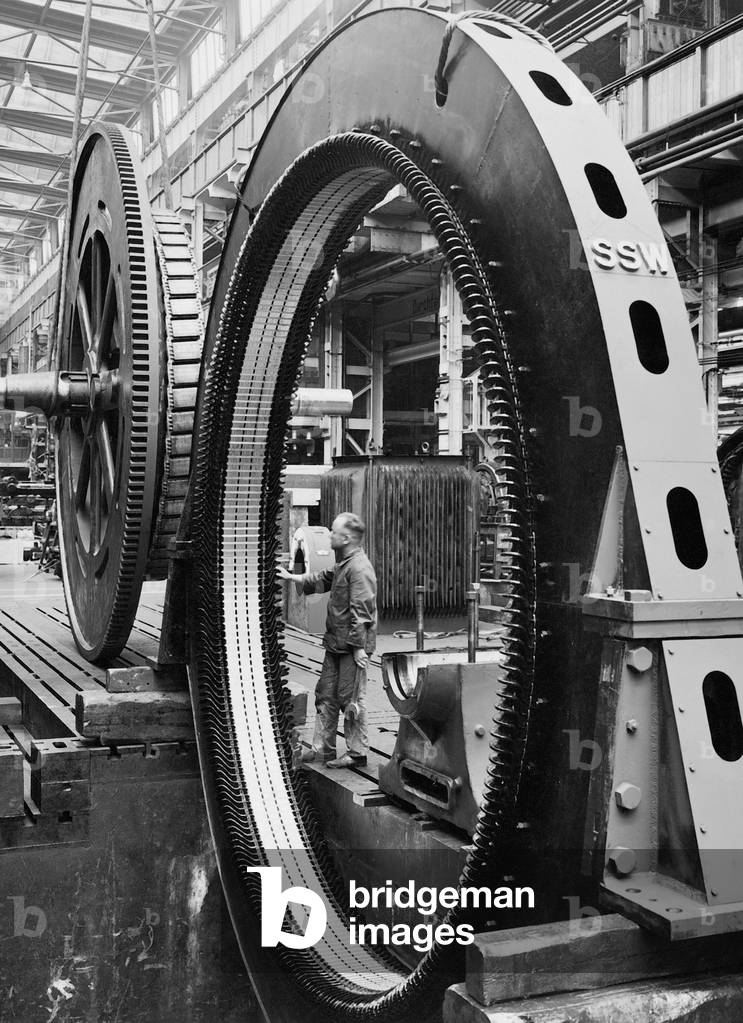 Production of turbines at Siemens Schuckert in Berlin, 1935 (b/w photo)