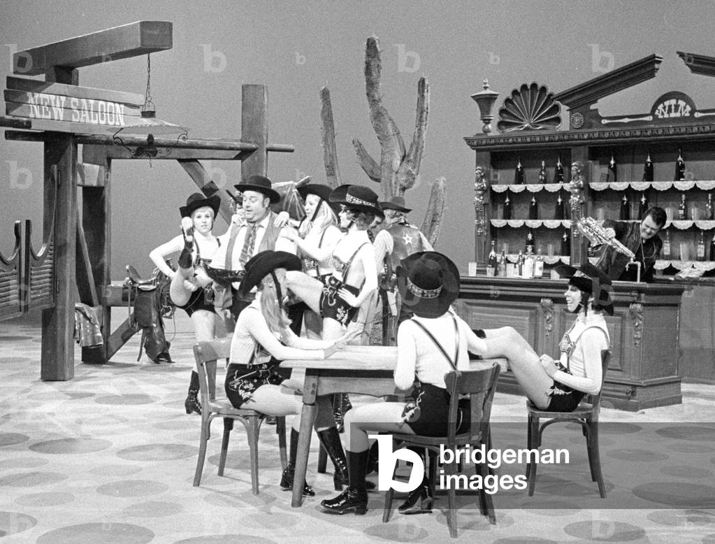 Dancers in the show 3x9, 1971 (b/w photo)