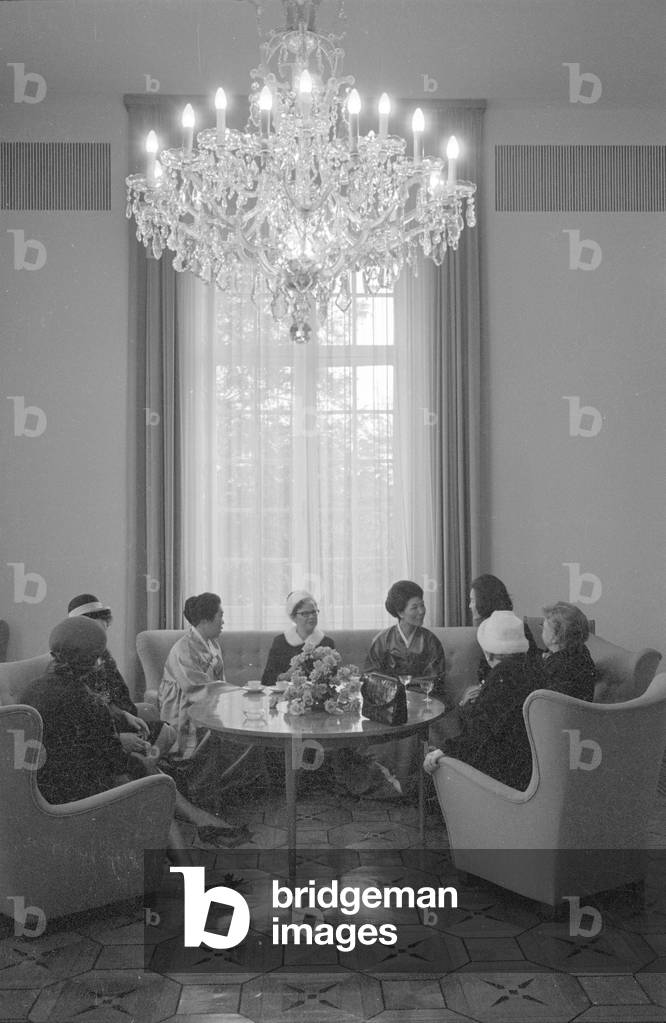 Luise Erhard in Bonn, 1964 (b/w photo)