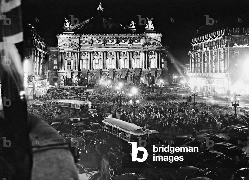 Crowd at the Place de l'Opera, 1938 (b/w photo)