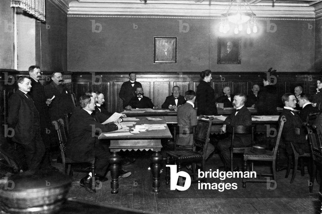 Voting location in North Schleswig, 1920 (b/w photo)