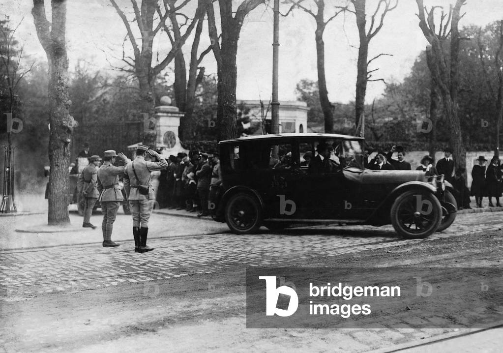 Woodrow Wilson in the car during the peace conference of Versailles, 1919 (b/w photo)