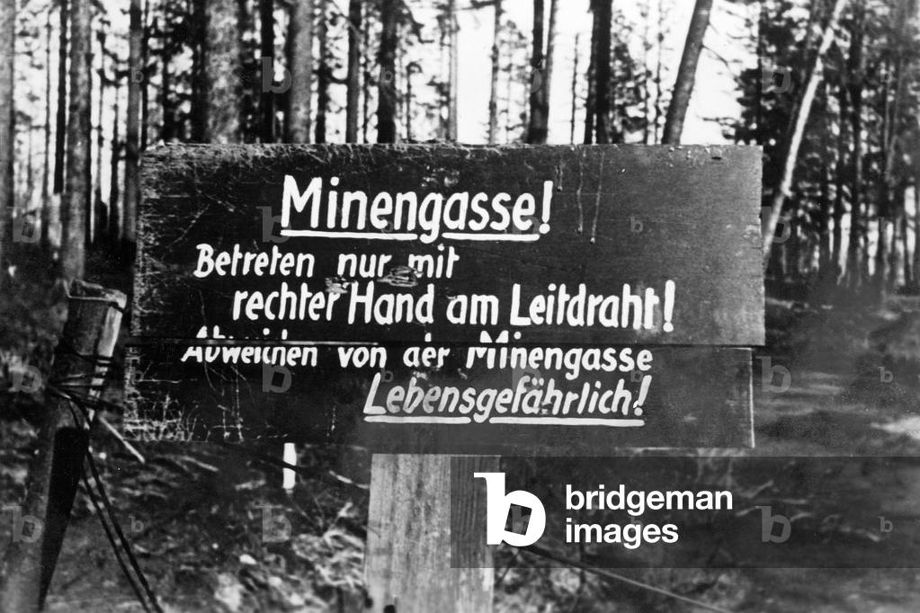 Indication of a mine path on the Eastern front, 1943 (b/w photo)