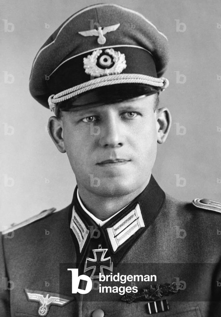 Knight's Cross bearer Georg Einhoff, 1943 (b/w photo)
