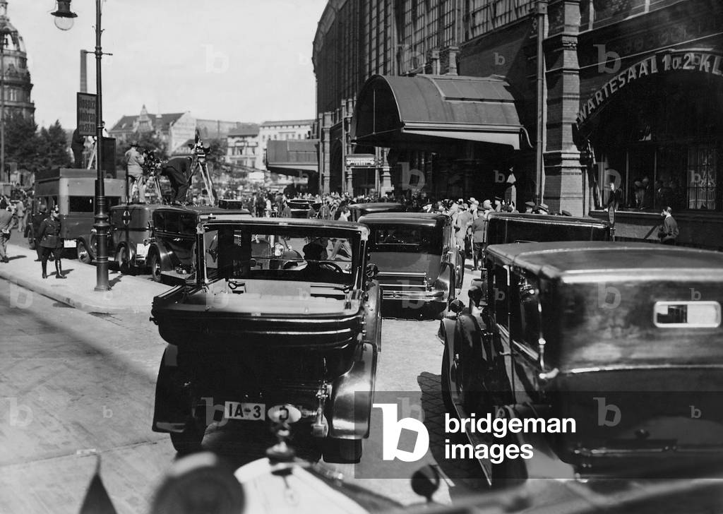Cameramen waiting the arrival of Arthur Henderson, 1931 (b/w photo)