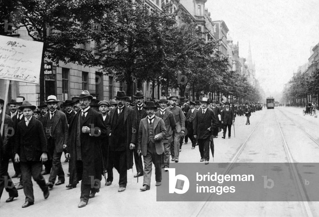 Demonstration of independent shoemakers, 1920