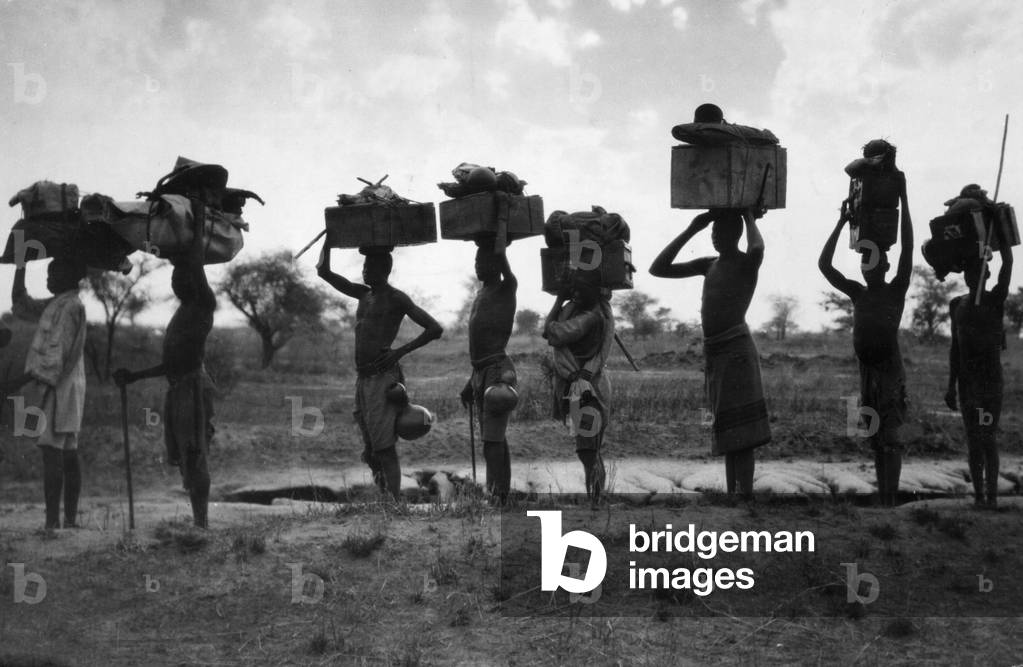 Natives in the Ngonrongoro area in Tansania, 1931 (b/w photo)
