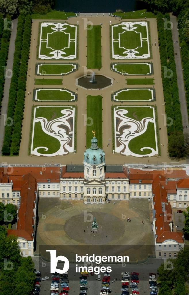 View of Charlottenburg with the baroque garden, Berlin, Germany (photo)