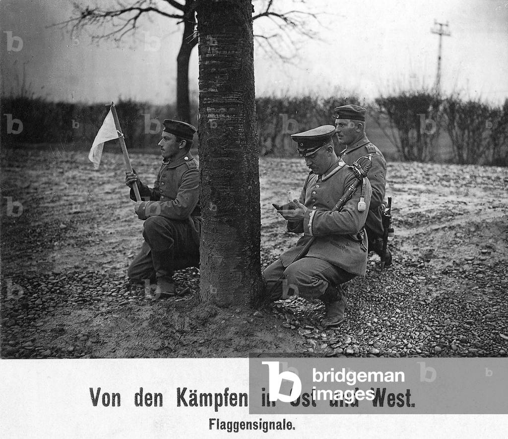 German wigwaggers at the Western front, 1914 (b/w photo)