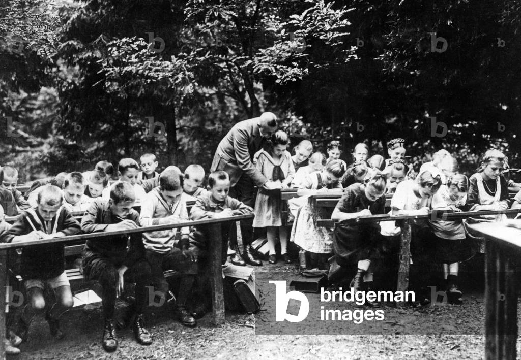 Village school class, 1910 (b/w photo)