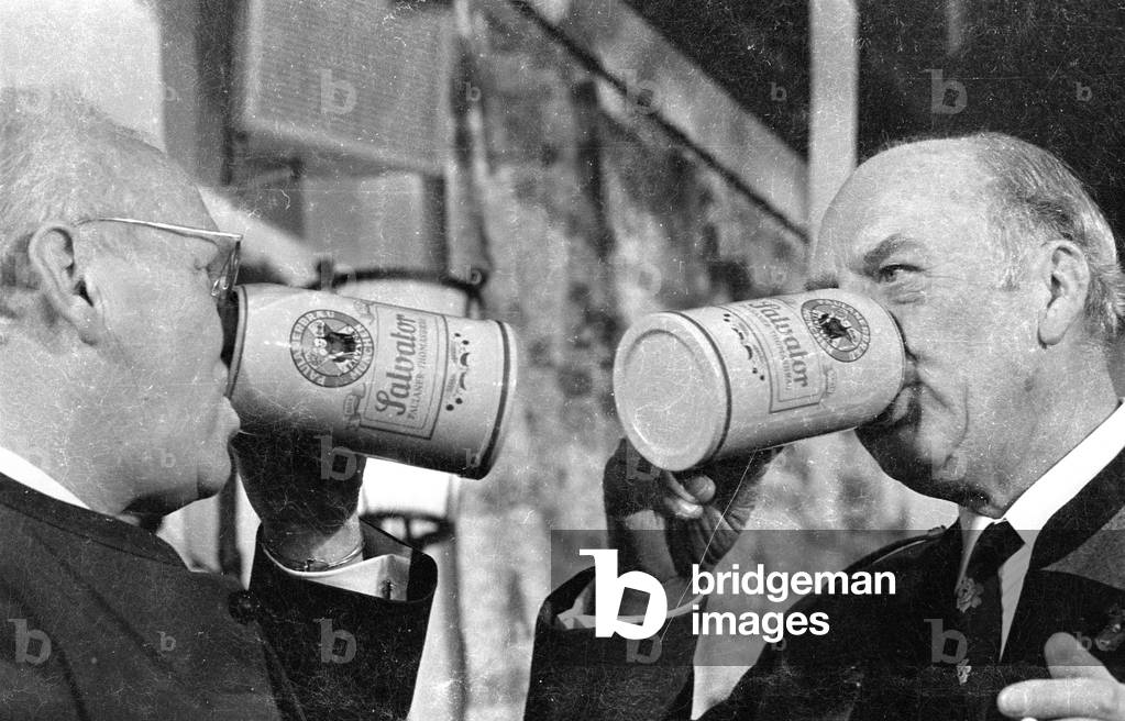 Froebe and Brehm at the Starkbierfest (Strong Beer Festival) in Munich, 1971 (b/w photo)