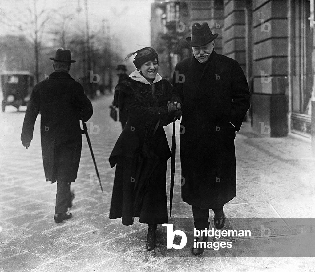 Prince (Fürst) von Bülow with his wife Maria, 1918 (b/w photo)
