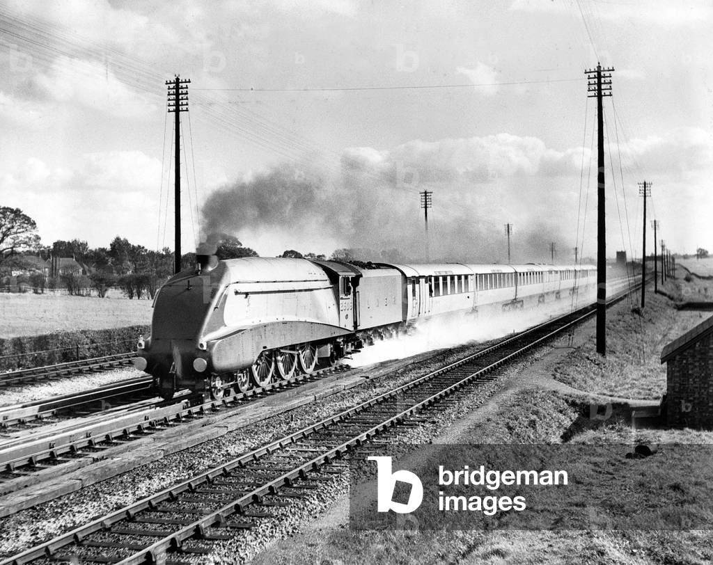 The new express train 'Silver Jubilee' (b/w photo)