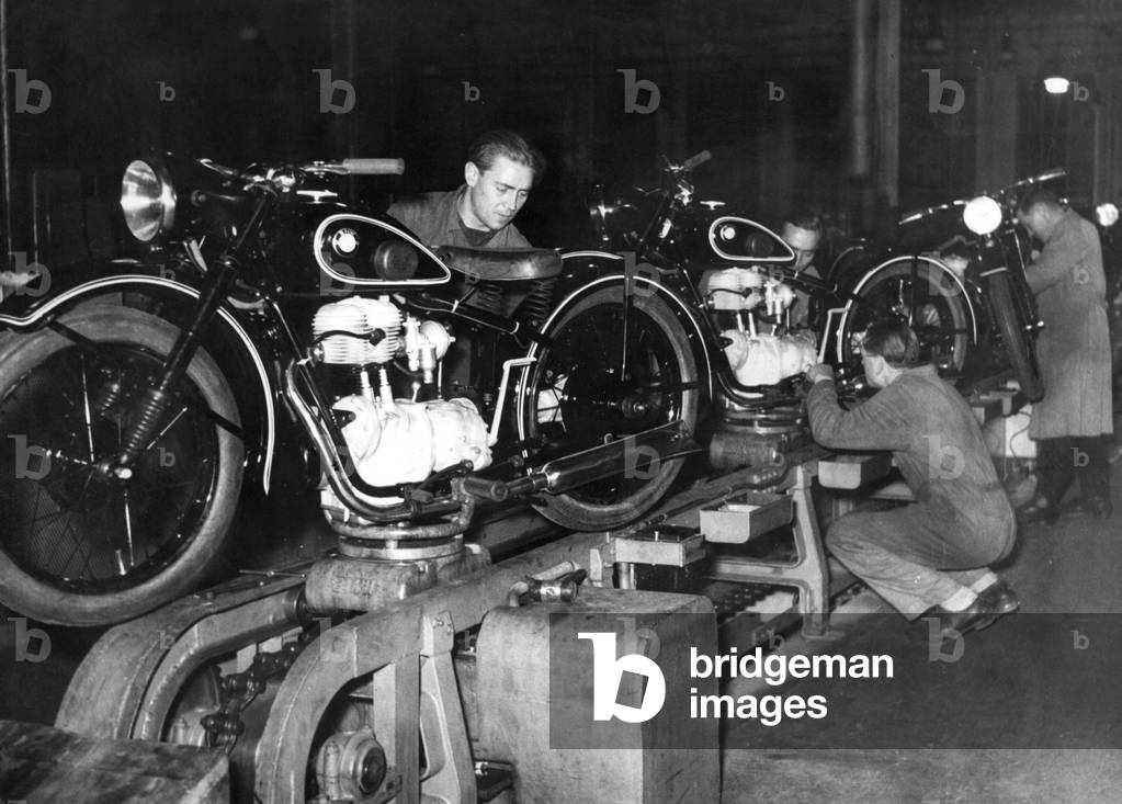 Motorcycle production at BMW around 1950 (b/w photo)