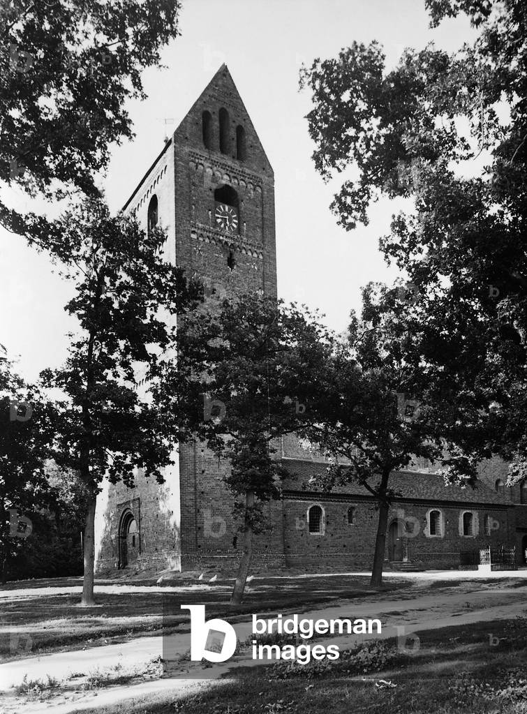 Village church of Schoenhausen, 1933 (b/w photo)