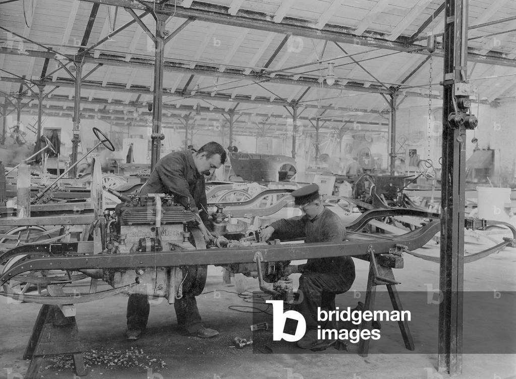 Motor vehicle production at Stoewer, 1911 (b/w photo)