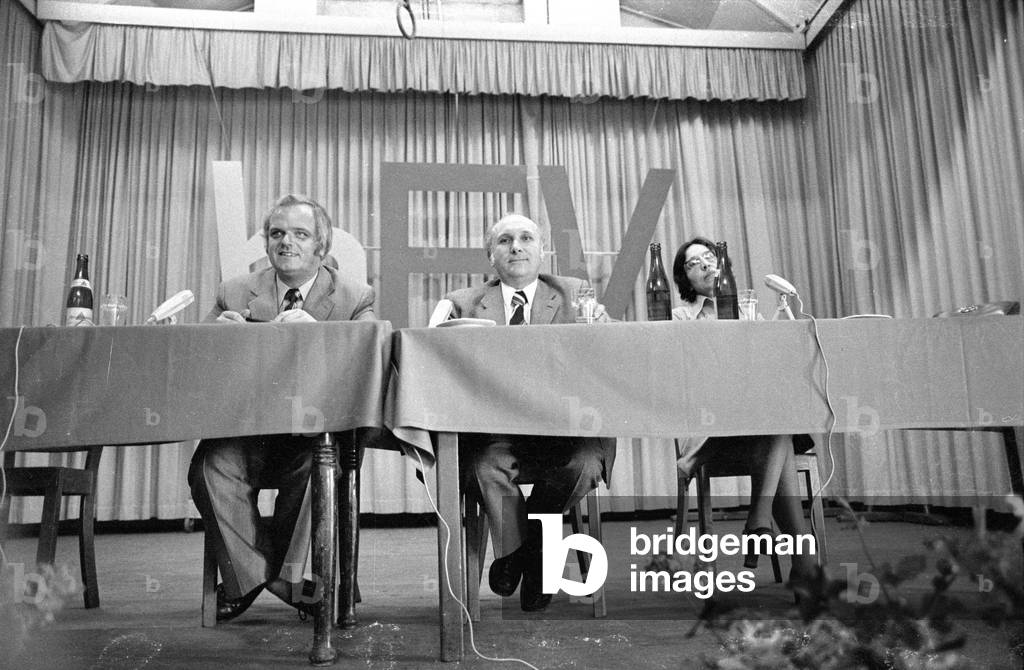 The Hessische Elternverein (Association of Parents in Hesse) in Dietzenbach, 1974 (b/w photo)